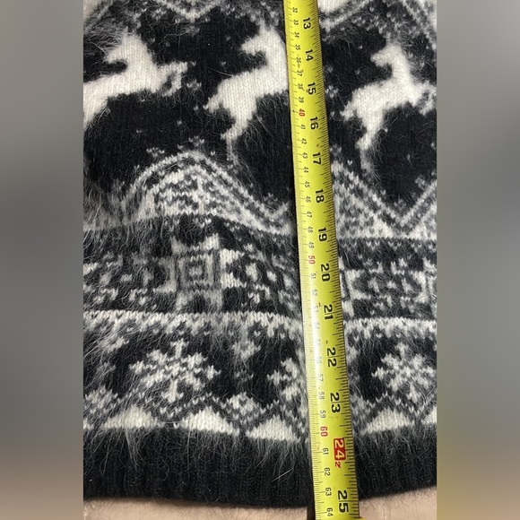 Gorgeous Rafaella Winter Sweater - Picture 8 of 8